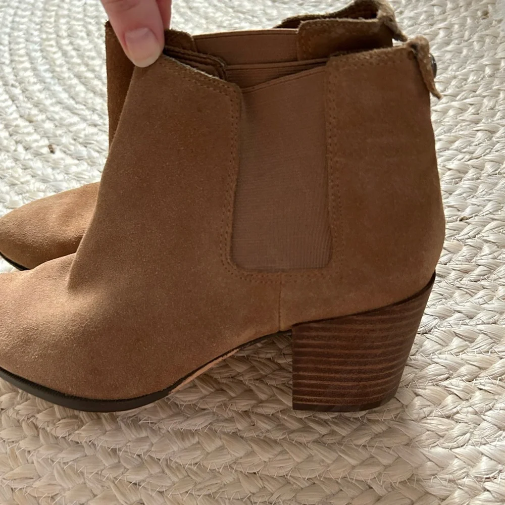 Anne Klein booties boots women’s suede leather upper ankle heel 8 beige tan li - Picture 4 of 10